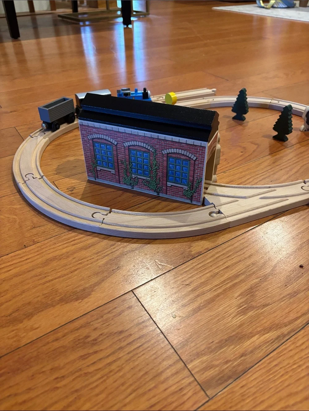 Thomas the Train Wooden Toy Train Set with Track and Accessories - Picture 6 of 8